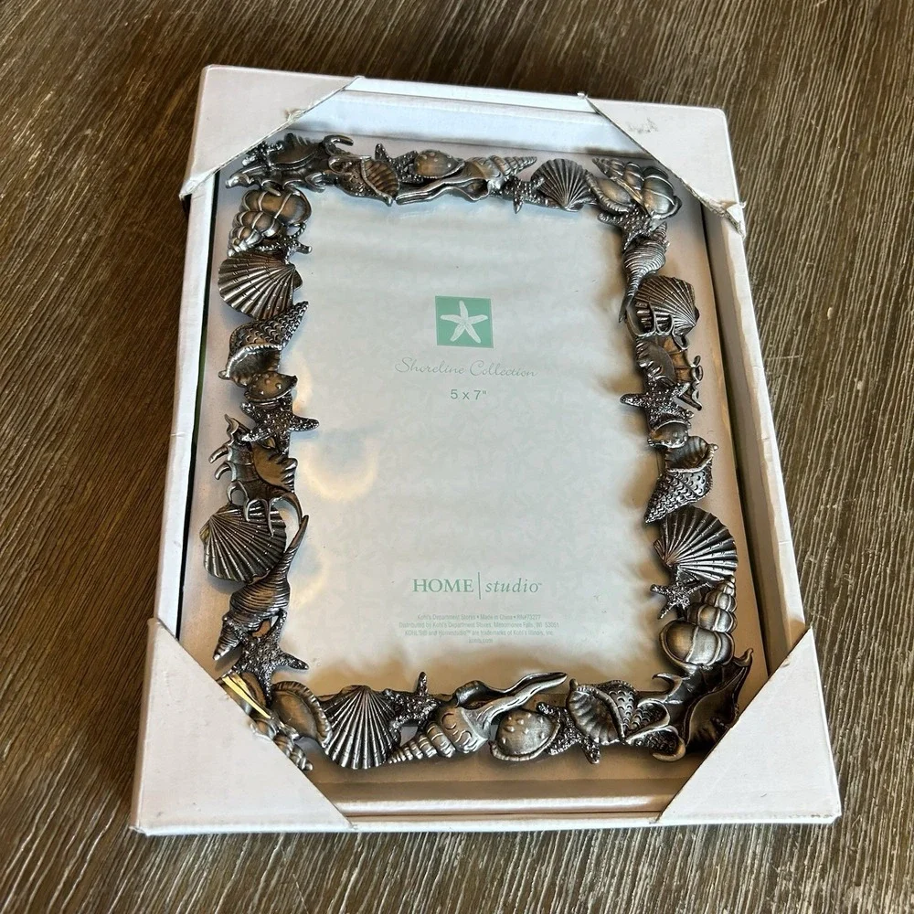 Tabletop Photo Frame Seashells Shells Pewter Tone Metal Beach Ocean Nautical 5x7